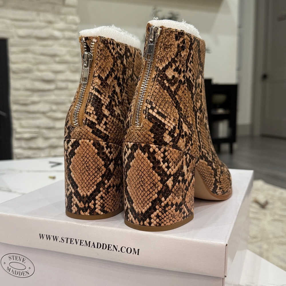NWT Steven Madden “Julianne” Tan Snake booties
A closet MUST HAVE! NWT